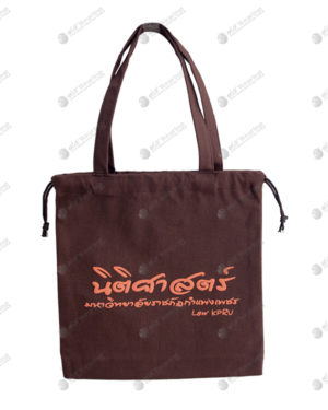 ถุงผ้าแคนวาส หูรูดเชือกปิดกระเป๋า มีสายคาด สีน้ำตาล cloth-bag-02